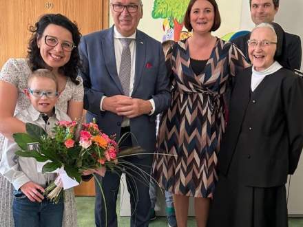 wizyta Wiceministra Rodziny i Polityki Społecznej Stanisława Szweda w Domu Pomocy Społecznej dla Dzieci w Strumieniu