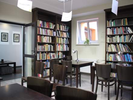 Miejska Biblioteka Publiczna w Strumieniu - czytelnia