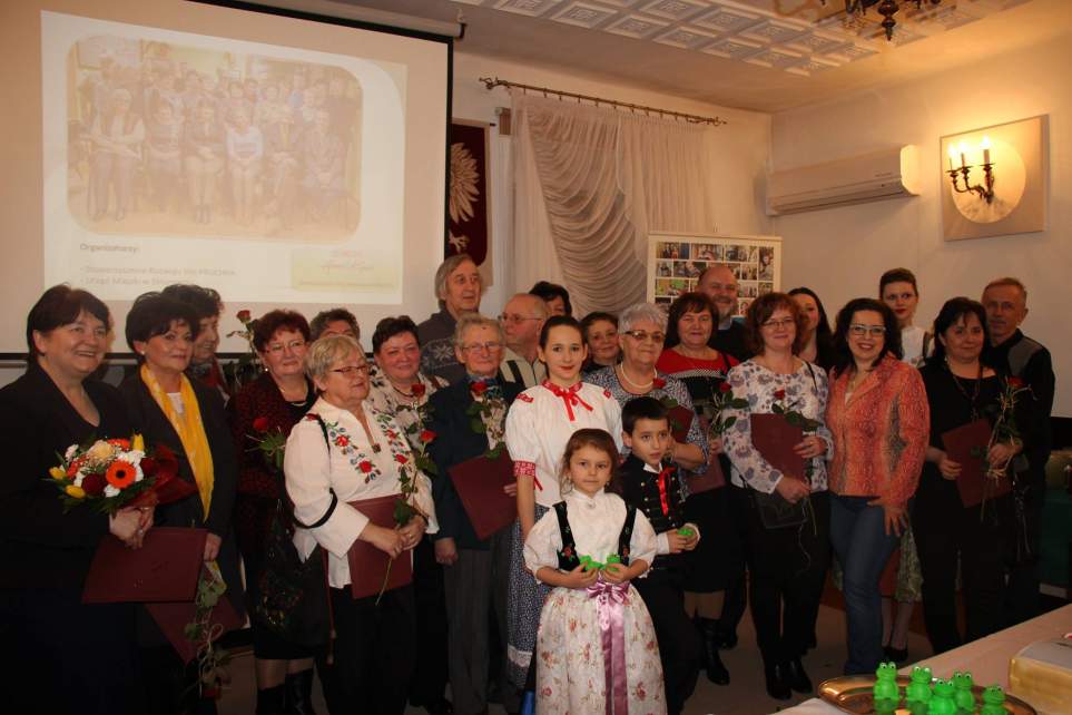 Autorzy wystawy wraz z Burmistrz Strumienia Anną Grygierek i Przewodniczącym Rady Miejskiej Czesławem Greniem