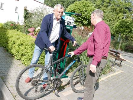 W Drogomyślu przy Przyjaznym Skwerze stanęła stacja naprawy rowerów