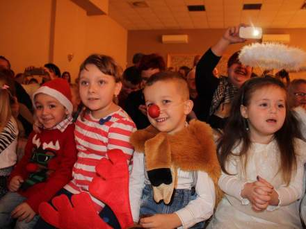 Dzieci oczekiwały spotkania z Mikołajem