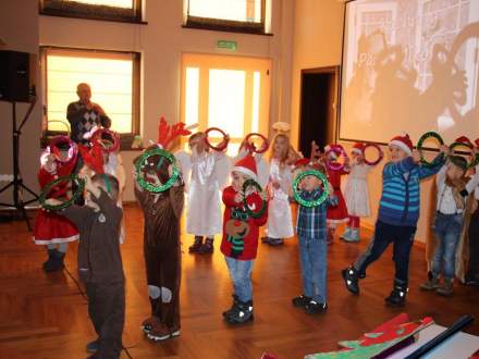 Dzieci z przedszkola podczas występu