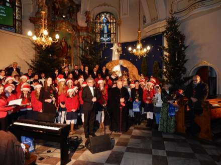 Wspólne śpiewanie kolęd na zakończenie koncertu