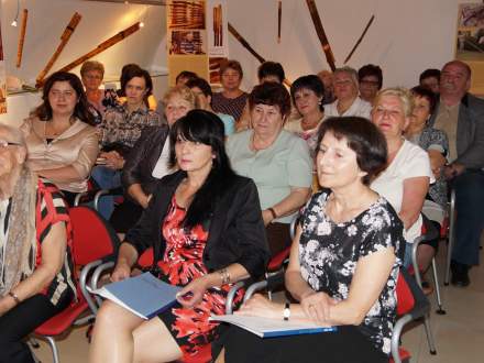 Wieczór poetycki z okazji Dnia Matki w Galerii Pod Ratuszem