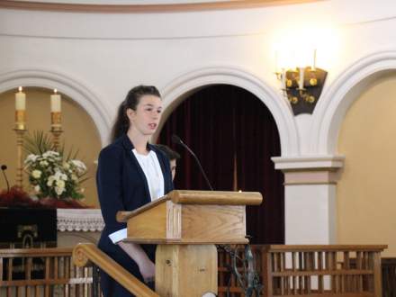 Uroczystość odsłonięcia tablicy upamiętniającej rodziny żydowskie zamieszkujące na terenie parafii do 1939 roku