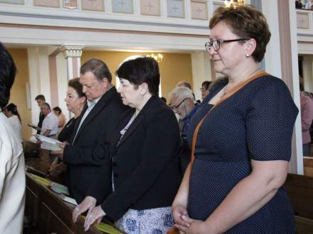 Uroczystość odsłonięcia tablicy upamiętniającej rodziny żydowskie zamieszkujące na terenie parafii do 1939 roku