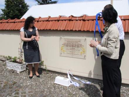 Uroczystość odsłonięcia tablicy upamiętniającej rodziny żydowskie zamieszkujące na terenie parafii do 1939 roku