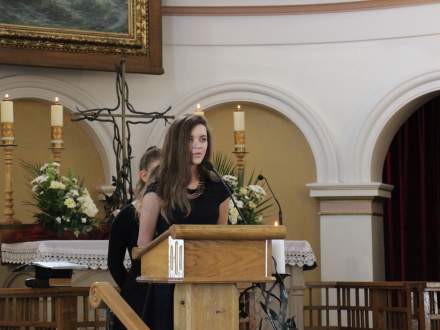 Uroczystość odsłonięcia tablicy upamiętniającej rodziny żydowskie zamieszkujące na terenie parafii do 1939 roku