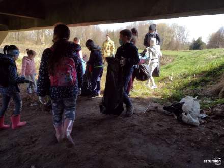 Akcja sprzątania w gminie Strumień 24.04.2021