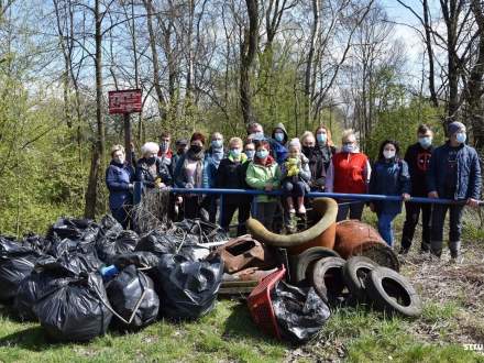 Akcja sprzątania w gminie Strumień 24.04.2021