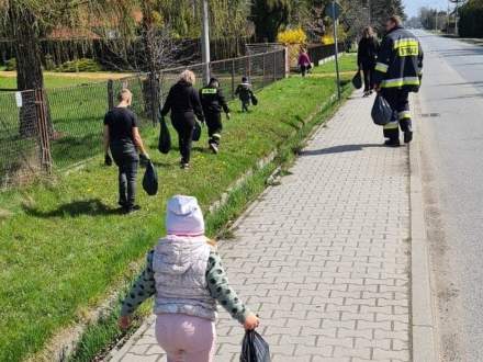 Akcja sprzątania w gminie Strumień 24.04.2021
