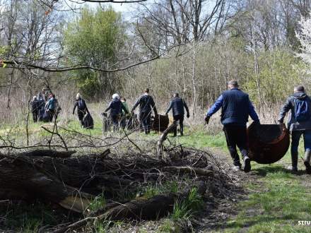 Akcja sprzątania w gminie Strumień 24.04.2021