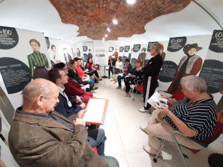 Spacer szlakiem kobiet po Strumieniu - Galeria Pod Ratuszem