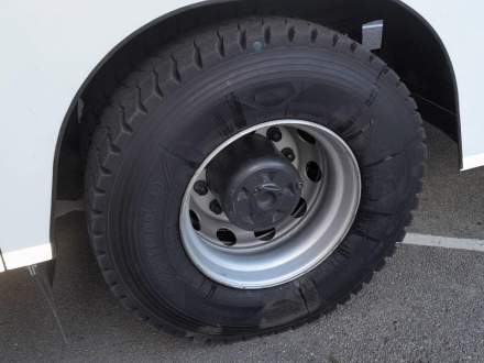 opony do ciężkiego samochodu pożarniczego (4 szt.) dla OSP Drogomyśl