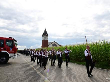 Uroczystości zwiazane z przekazaniem samochodu ratowniczo-gaśniczego dla OSP Zbytków