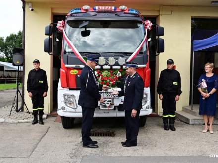 Uroczystości zwiazane z przekazaniem samochodu ratowniczo-gaśniczego dla OSP Zbytków
