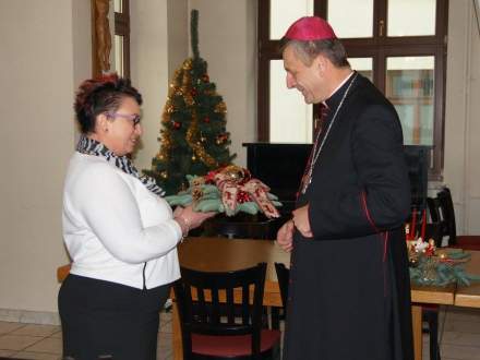 Choinka ze Strumienia przed kurią!