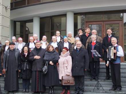 Choinka ze Strumienia przed kurią!