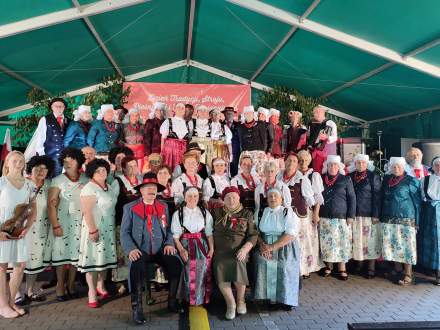 Zdjęcie grupowe uczestników Dnia Tradycji