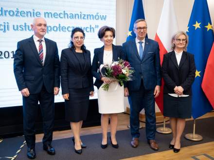 Podpisanie umowy o powierzenie grantu "Krok ku samodzielności w Strumieniu"