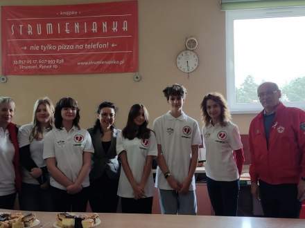 I Turniej Amatorskiej Piłki Siatkowej Klubów Honorowych Dawców Krwi PCK Rejonu bielskiego - osoby zaangażowane przy bufecie