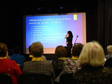 Prezentację o projekcie przedstawia Burmistrz Strumienia Anna Grygierek