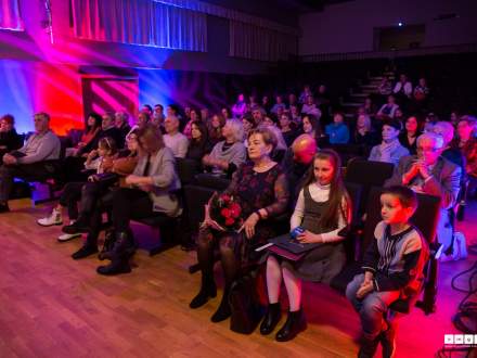 Ludzie na widowni podczas finałowej gali