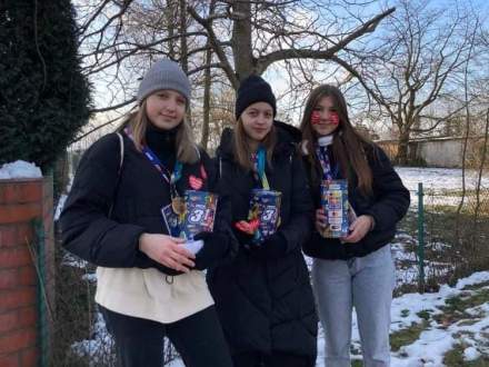 Kwestujący wolontariusze