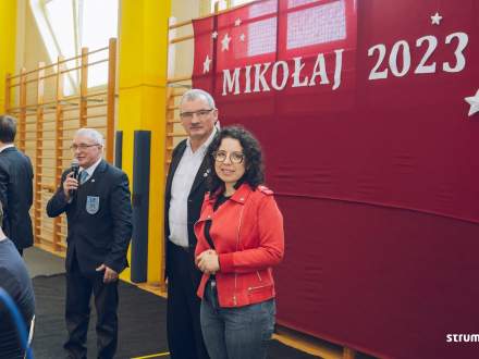 Turniej Mikołajkowy Judo - Burmistrz Strumienia Anna Grygierek i Prezes Stowarzyszenia Henryk Kubica