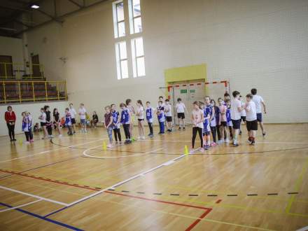 Sportowa rywalizacja na hali