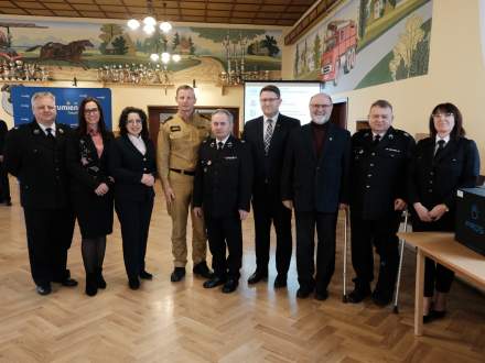 Zdjęcie grupowe z przedstawicielami jednostki OSP Zabłocie