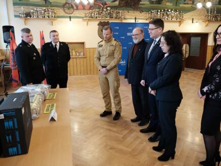 Oficjalne przekazanie sprzętu strażackiego