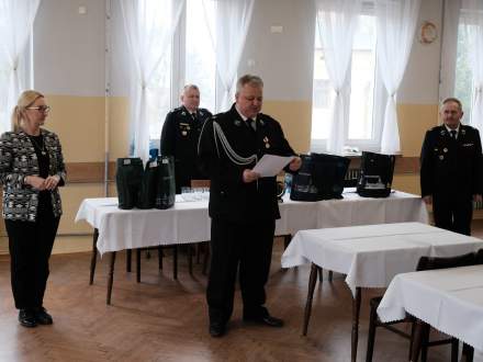 Wyniki odczytuje Prezes Miejsko-Gminnego Związku OSP RP w Strumieniu Marek Omozik