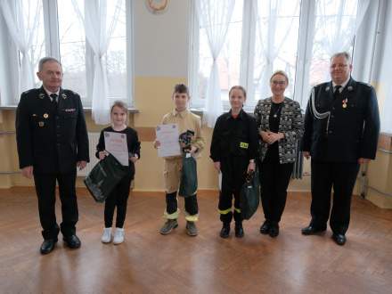 Eliminacje gminne Ogólnopolskiego Turnieju Wiedzy Pożarniczej - laureaci w kategorii klasa 1-4