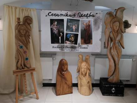 Wernisaż wystawy "Skrzydlate" w Galerii Pod Ratuszem