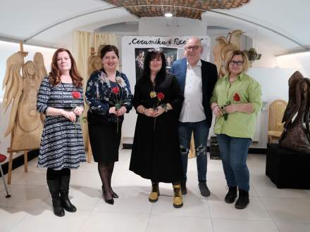 Wernisaż wystawy "Skrzydlate" w Galerii Pod Ratuszem