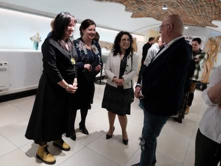 Wernisaż wystawy "Skrzydlate" w Galerii Pod Ratuszem