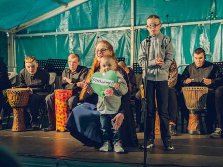 70 lat Domu Pomocy Społecznej dla Dzieci w Strumieniu, 5 lat Fundacji "Zostań Aniołem" i VIII Dzień Wdzięczności „Każdy ma swojego Anioła”