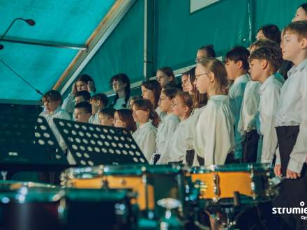 70 lat Domu Pomocy Społecznej dla Dzieci w Strumieniu, 5 lat Fundacji "Zostań Aniołem" i VIII Dzień Wdzięczności „Każdy ma swojego Anioła”