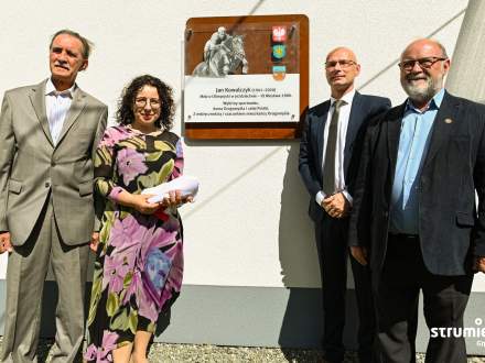 Uroczyste odsłonięcie tablicy poświęconej Janowi Kowalczykowi