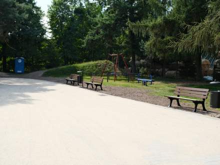 Teren przy przedszkolu w Zbytkowie