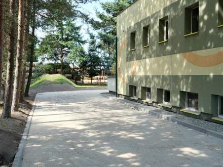Teren przy przedszkolu w Zbytkowie