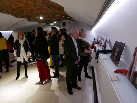 Wernisaż wystawy artystycznej w Galerii Pod Ratuszem