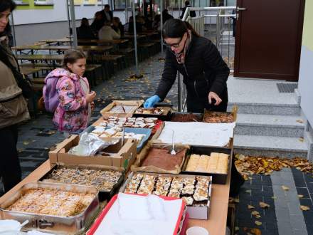 Otwarcie nowej części szkoły - poczęstunek