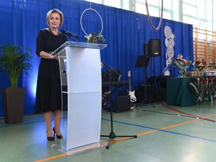 Przemawia dyrektor szkoły Monika Filusz