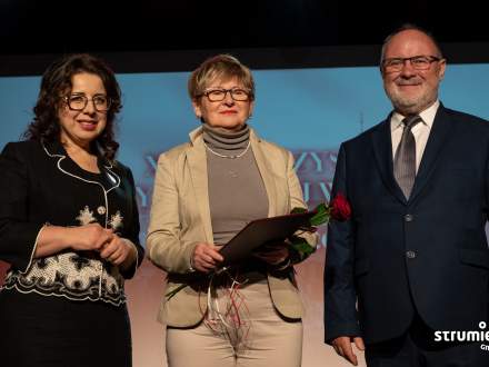 Obchody 11 listopada w Strumieniu złożenie gratulacji zasłużonym