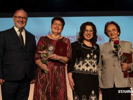 Obchody 11 listopada w Strumieniu złożenie gratulacji zasłużonym