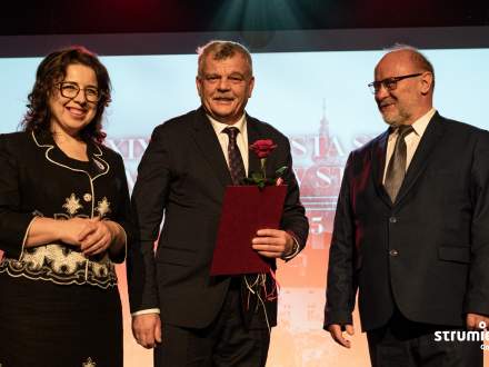 Obchody 11 listopada w Strumieniu złożenie gratulacji zasłużonym