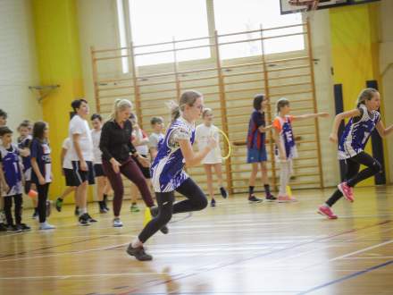 Sportowa rywalizacja na hali