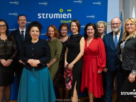 zdjęcie z delegacją Ośrodka Wolnego Czasu w Vratimovie, szkołą podstawową w Vratimovie